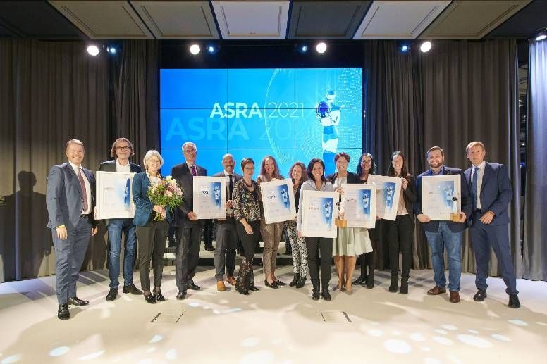 Die Gewinnerinnen und Gewinner des ASRA 2021 mit Mag. Gerhard Marterbauer (KSW), Mag. Gerhard Schwartz (iwp) und Mag. Brigitte Frey, Leiterin der ASRA-Jury.